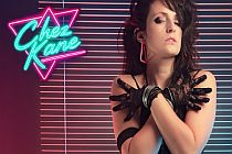 Chez Kane - Zwischen 80s-Glanz, Attitüde und purem Selbstbewusstsein